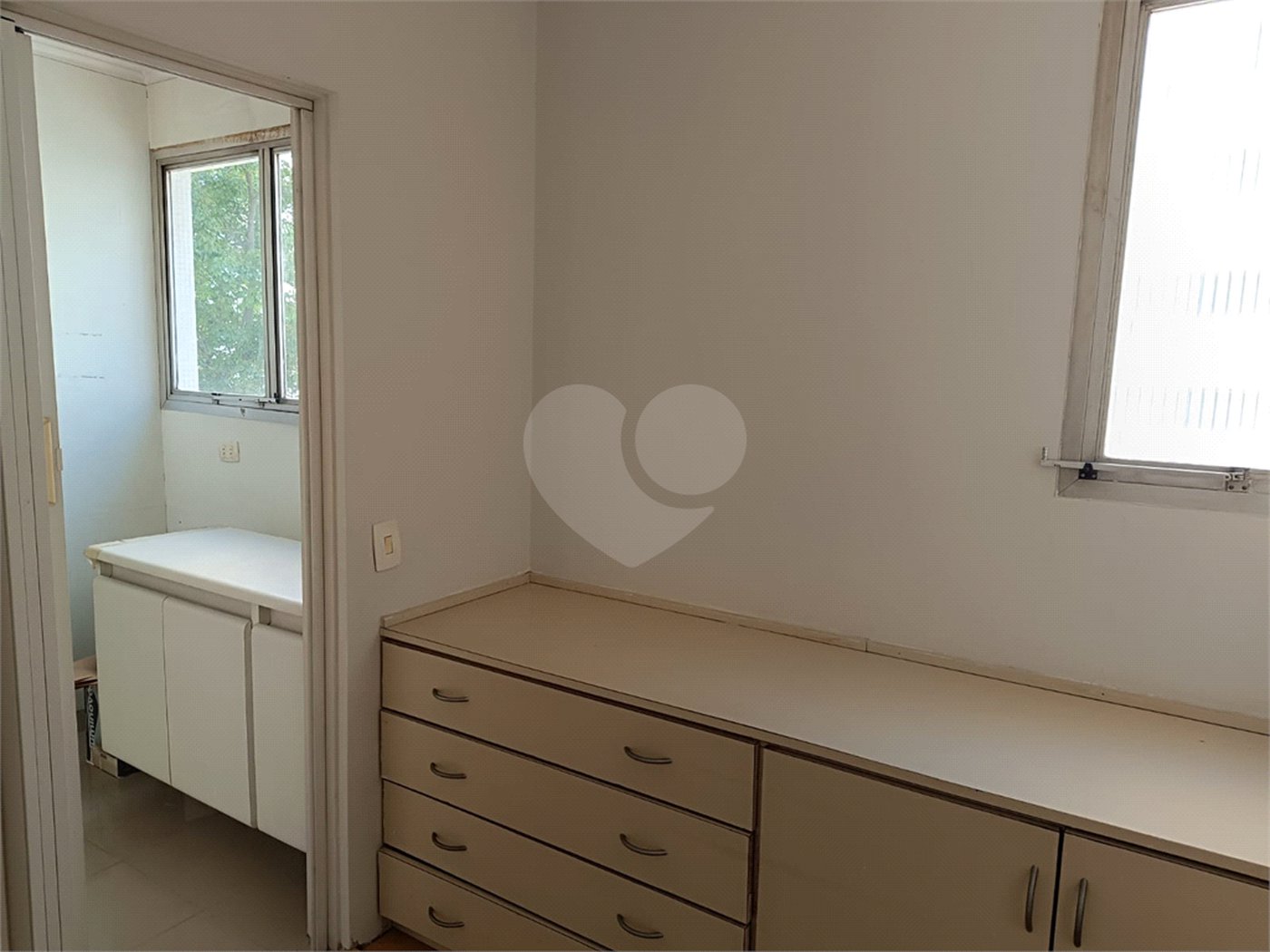 Apartamento à venda com 3 quartos, sendo 1 suíte, em Moema, São Paulo, SP