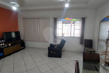 Casa à venda com 3 quartos, sendo 1 suíte, em Cosmos, Rio de Janeiro, RJ