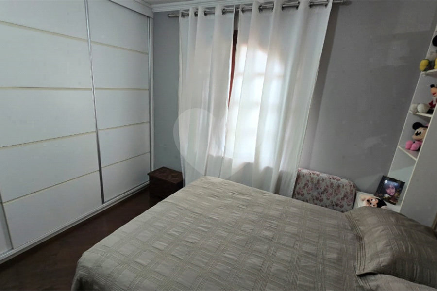 Sobrado à venda com 4 quartos, sendo 1 suíte, em Jardim Regina, São Paulo, SP