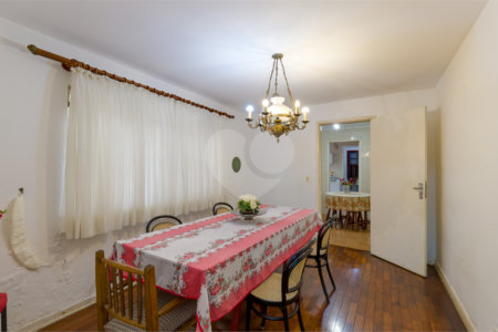 Casa à venda com 3 quartos, sendo 1 suíte,  em Campo Belo, São Paulo, SP