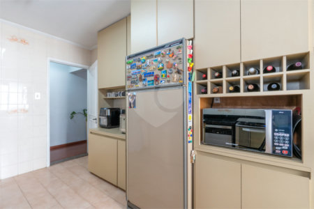 Apartamento à venda com 3 quartos, sendo 1 suíte, em Campo Belo, São Paulo, SP