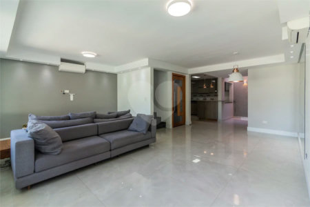 Casa à venda com 3 quartos, sendo 2 suítes,  no condomínio Sagres, São Paulo - SP