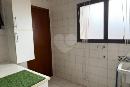Apartamento à venda com 3 quartos, sendo 1 suíte, no Centro, Suzano, SP