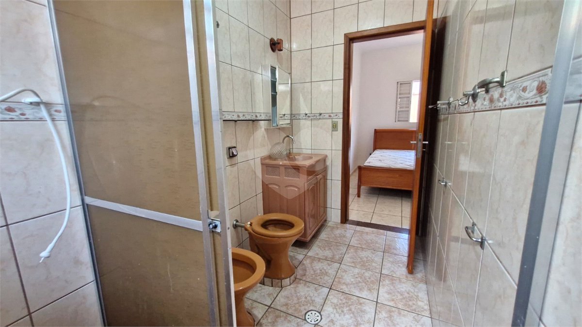 Casa para alugar com 3 quartos, sendo 1 suíte, no condomínio Santa Mônica, Atibaia - SP