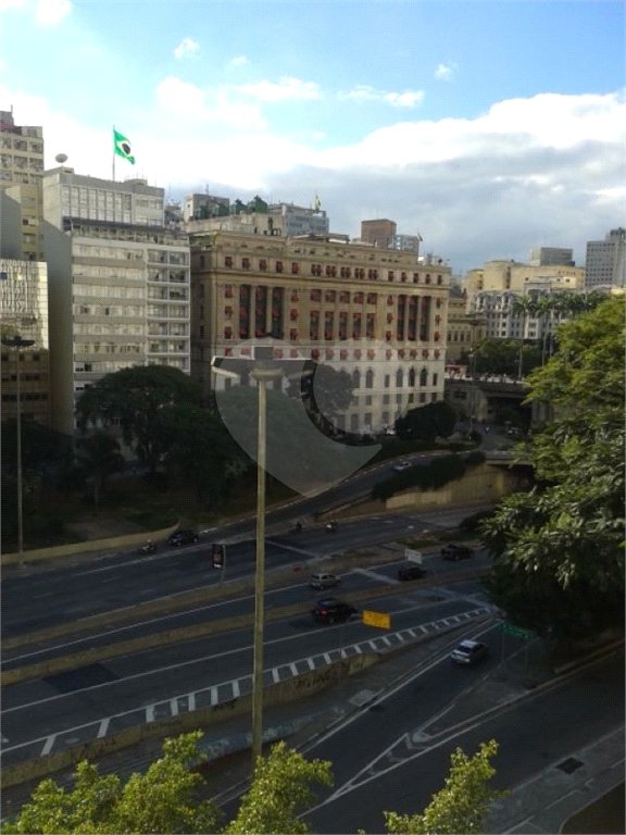 Studio / Kitnet No Centro em Frente ao Metrô