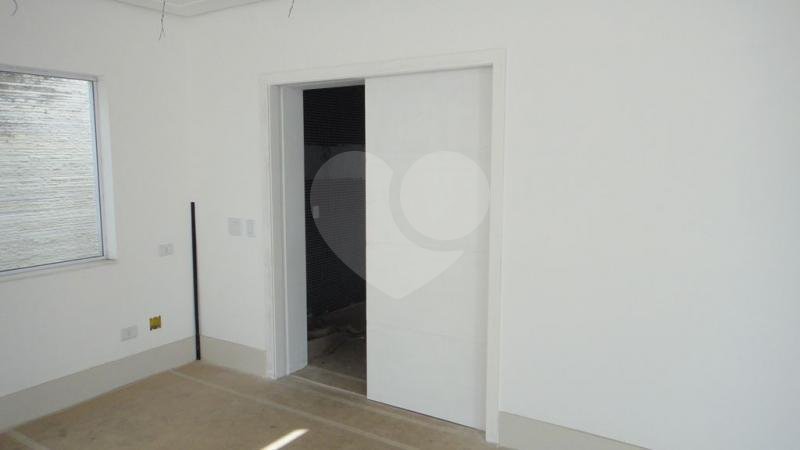 Casa à venda com 3 suítes no condomínio Villa Castanheira, São Paulo - SP