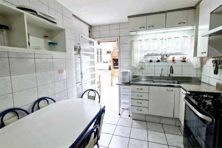 Sobrado à venda com 3 quartos, sendo 1 suíte, em Alto da Boa Vista, São Paulo, SP