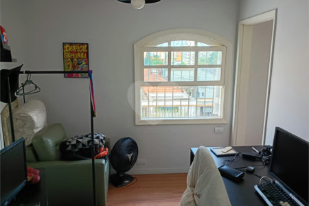 Sobrado à venda com 4 quartos, sendo 2 suítes, em Mirandópolis, São Paulo, SP