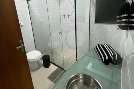 Casa à venda com 5 quartos, sendo 3 suítes,  no condomínio Flamboyant, Atibaia - SP