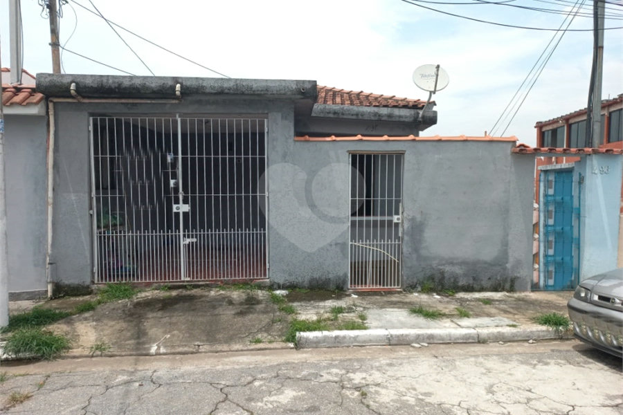 Casa Térrea à venda com 3 quartos em Vila Nivi, São Paulo, SP