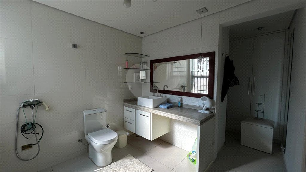 Casa à venda com 3 quartos, sendo 1 suíte, no condomínio Marcia Miyashiro, São Paulo - SP