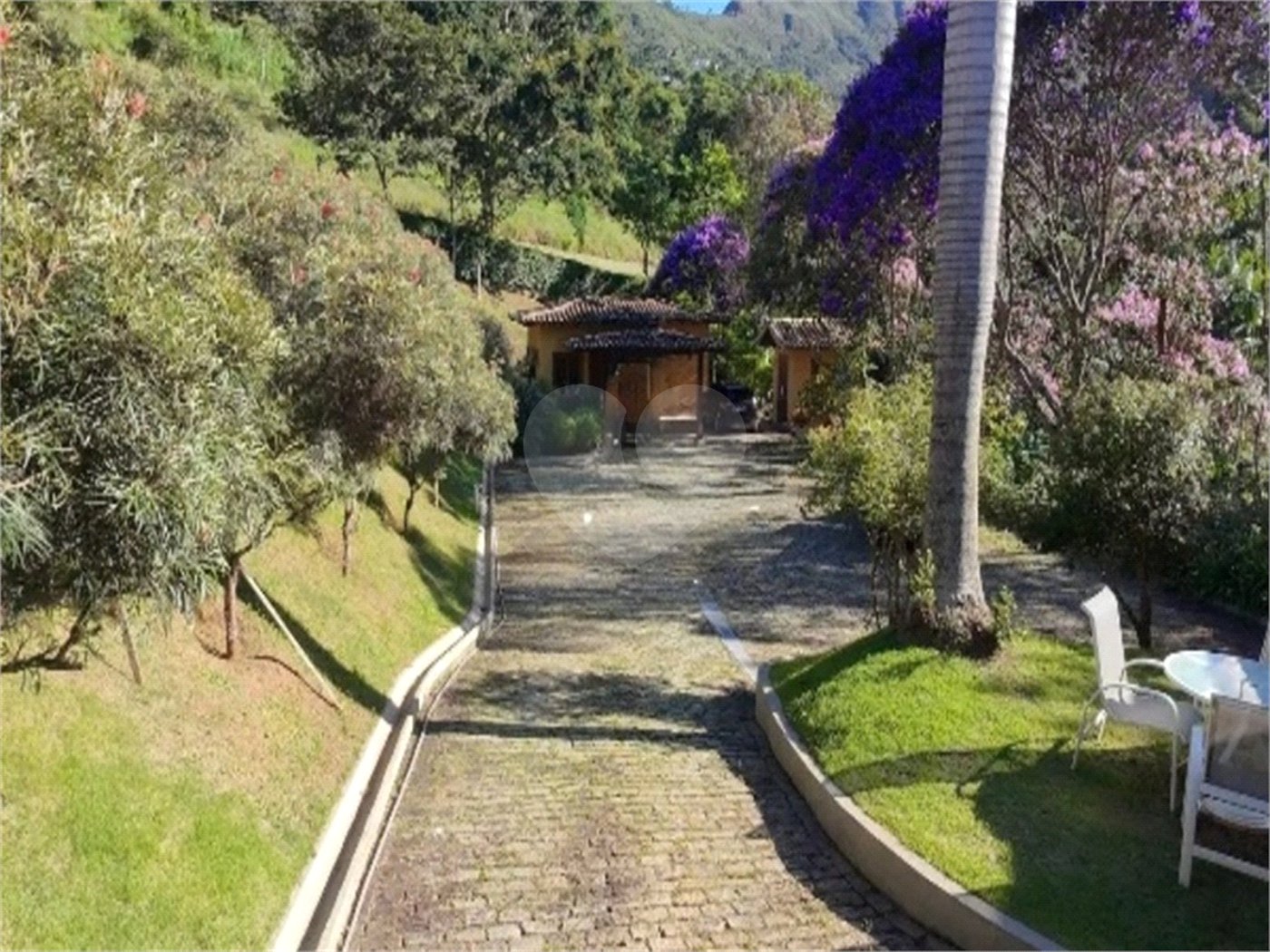 Casa à venda com 4 suítes no condomínio Quinta do Lago, Petrópolis - RJ