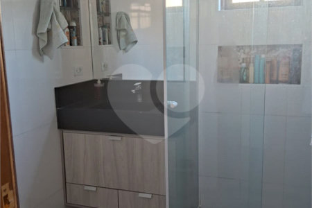 Casa à venda com 5 quartos, sendo 1 suíte, no condomínio Village da Serra, Araçoiaba da Serra - SP