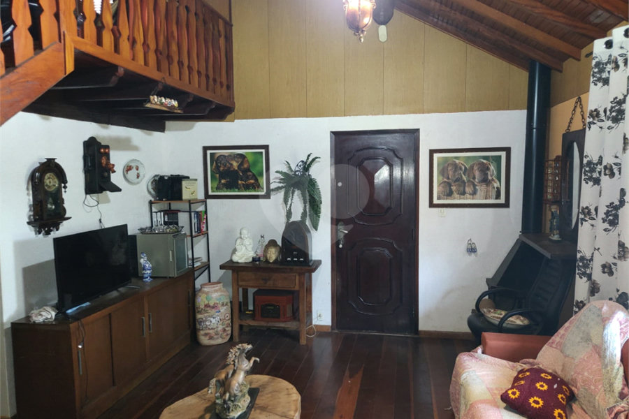 Casa à venda com 5 quartos, sendo 2 suítes, no condomínio Cinco Lagos Portaria II, Mairiporã - SP