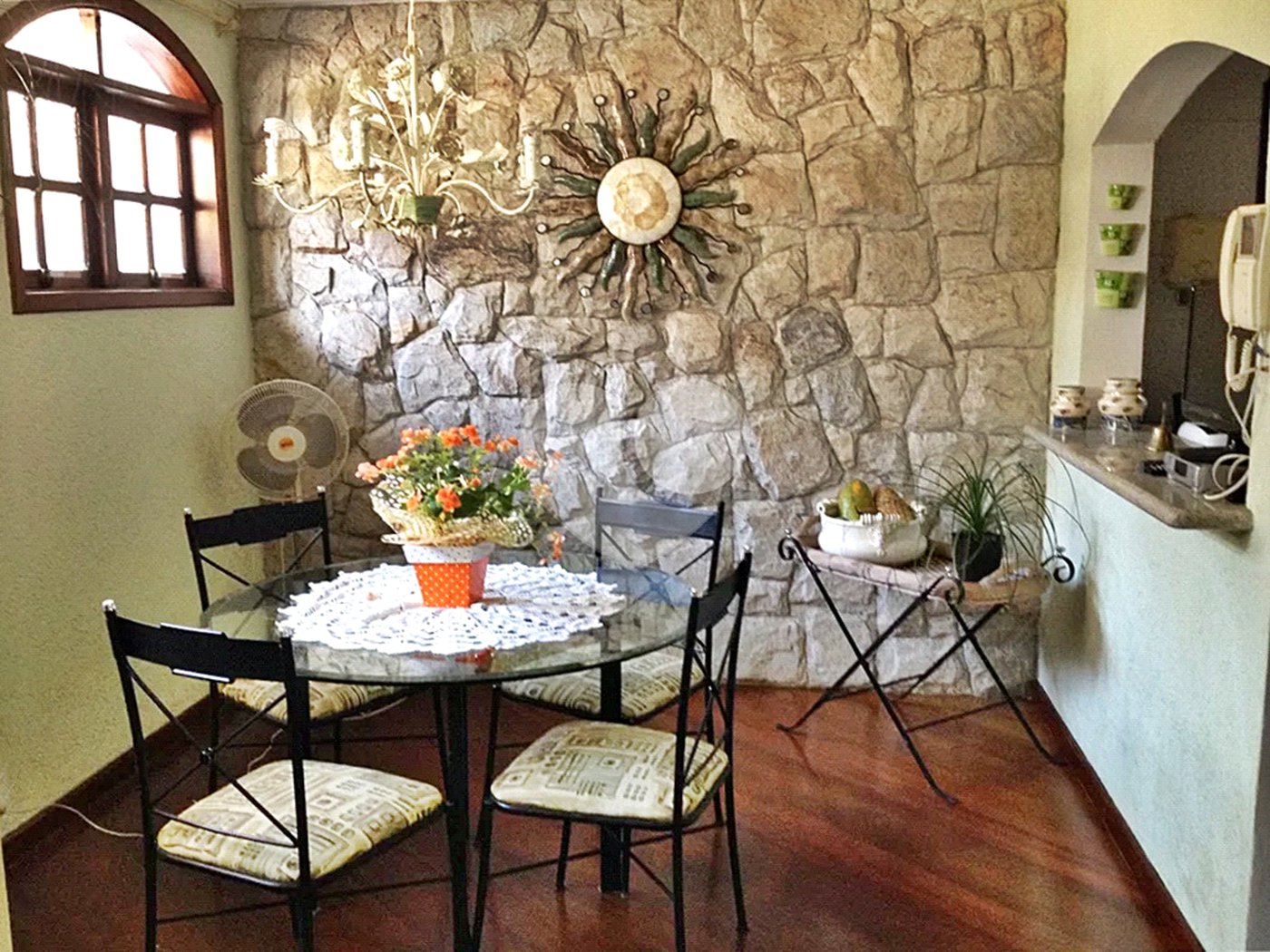 Casa à venda com 4 quartos, sendo 1 suíte, no condomínio Associação Reserva das Hortênsias, Mairiporã - SP