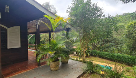 Casa à venda com 3 quartos, sendo 1 suíte,  no condomínio Alpes da Cantareira, Mairiporã - SP