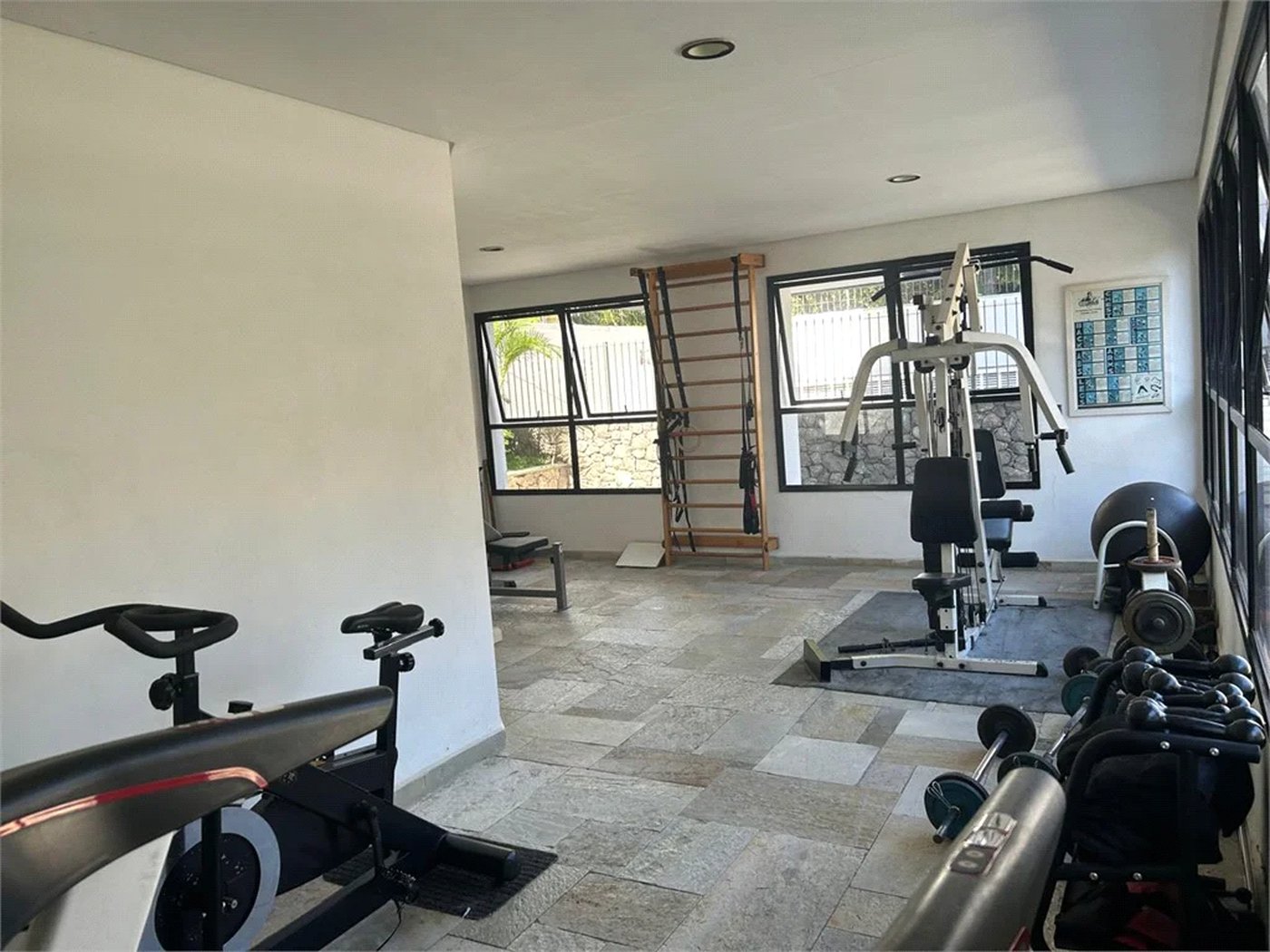 Apartamento para alugar com 3 quartos, sendo 1 suíte, em Pinheiros, São Paulo, SP