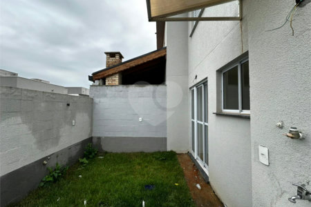Casa à venda com 2 quartos no condomínio Vila das Paineiras, Suzano - SP