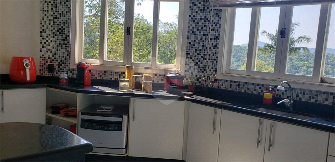Casa à venda com 4 suítes em Pirucaia, Mairiporã, SP