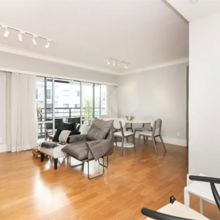 Apartamento à venda com 3 quartos, sendo 2 suítes, em Vila Olímpia, São Paulo, SP