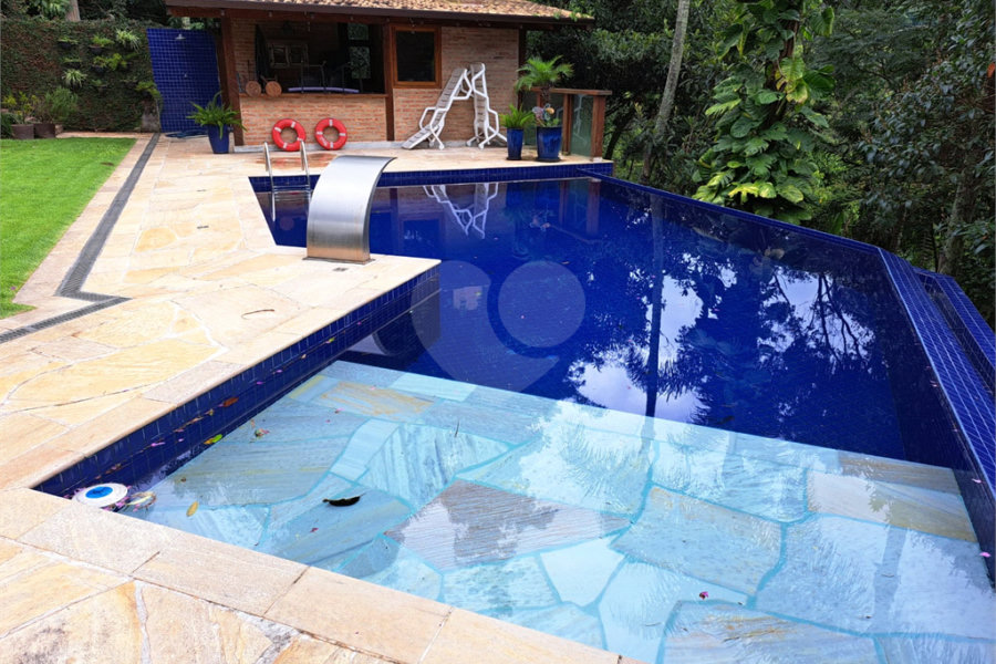 Casa à venda ou para alugar com 3 quartos, sendo 1 suíte,  no condomínio Parque Petrópolis 4 Secção, Mairiporã - SP