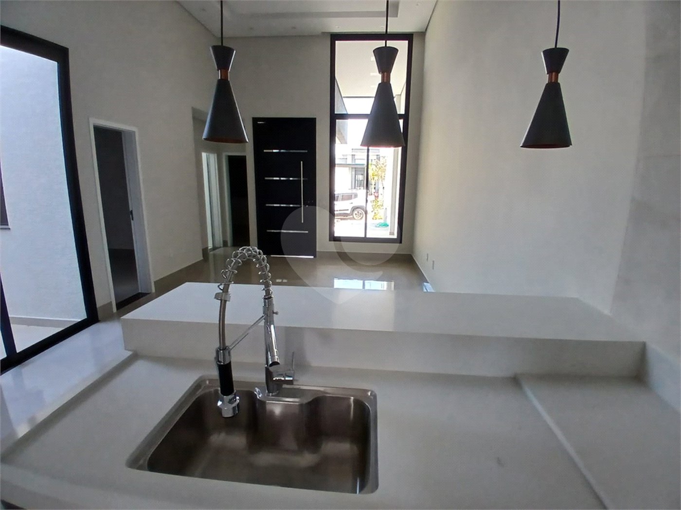 Casa à venda com 3 quartos, sendo 1 suíte, no condomínio Jardim, Sorocaba - SP