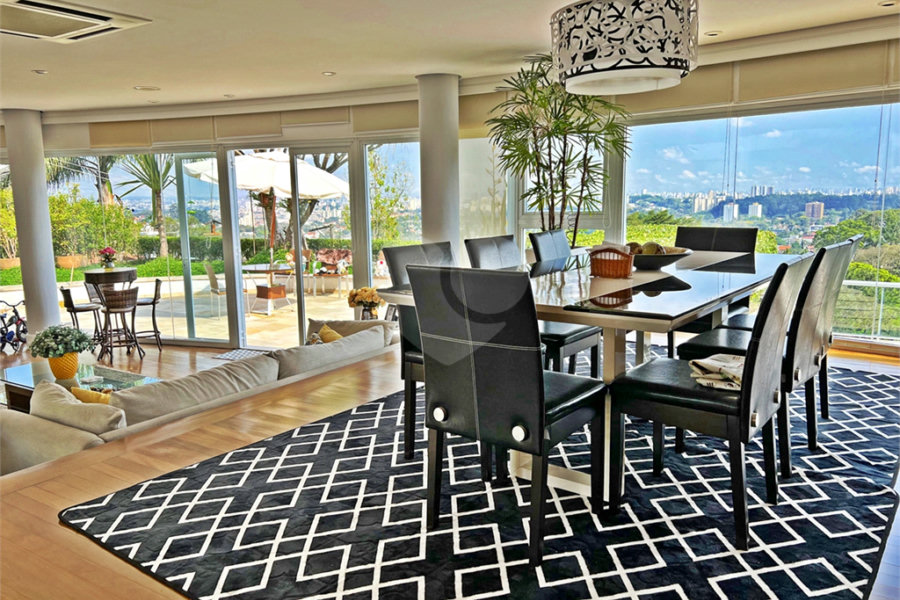 Casa à venda com 4 suítes no condomínio Residencial Jd. Ibiratiba, São Paulo - SP