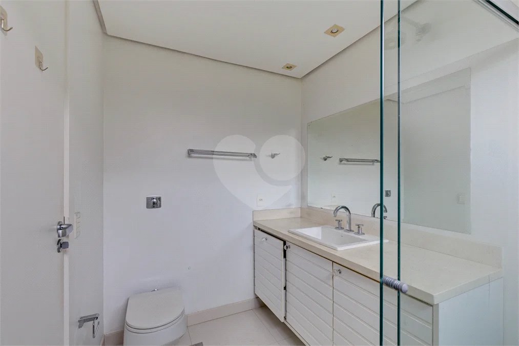 Apartamento no Alto da Boa Vista Condomíno com vasta área verde, lazer e segurança..