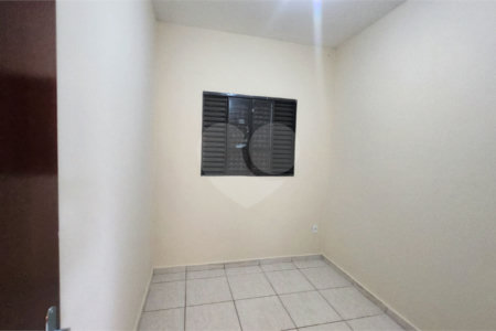 Casa à venda com 4 quartos, sendo 1 suíte, em Jardim Roberto Selmi Dei, Araraquara, SP