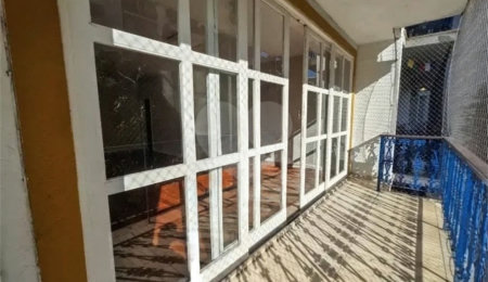 Apartamento à venda com 4 quartos, sendo 1 suíte,  em Lagoa, Rio de Janeiro, RJ