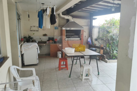 Casa à venda com 4 quartos, sendo 2 suítes, no condomínio Chácara das Rosas, São Paulo - SP