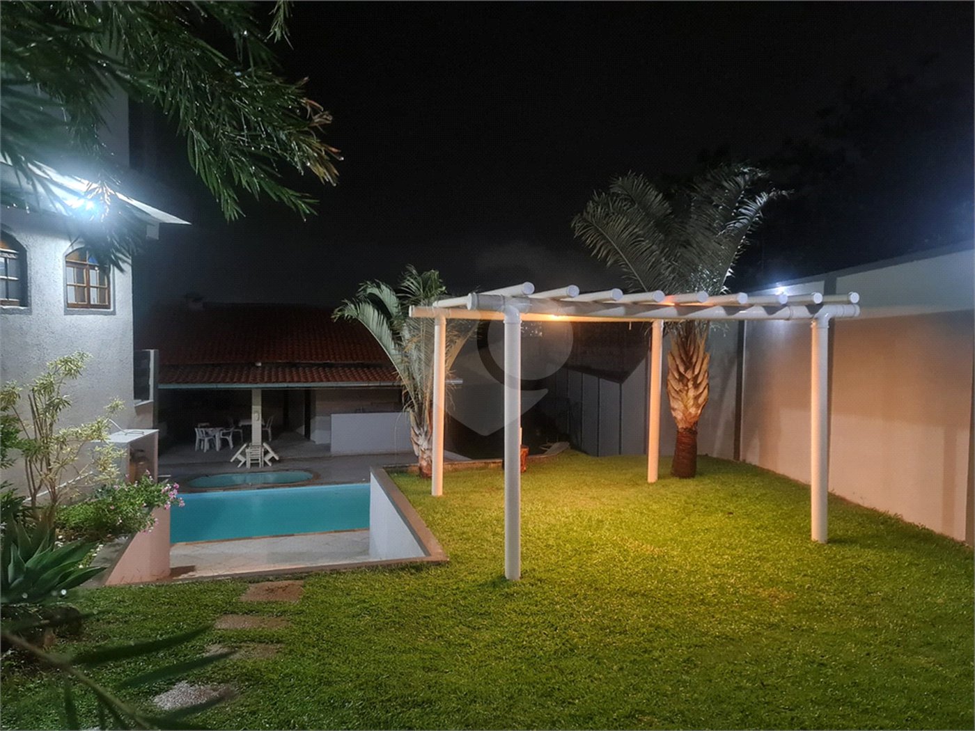 Sobrado para alugar com 3 quartos, sendo 2 suítes, em Jardim Paulista, Atibaia, SP