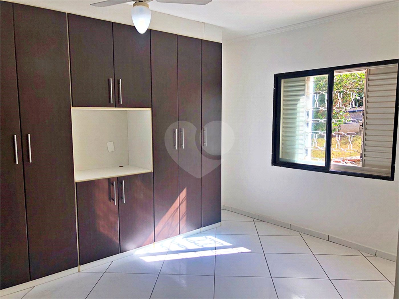 Casa à venda com 4 quartos, sendo 2 suítes, no condomínio Estância Marambaia, Vinhedo - SP