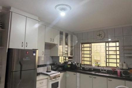 Casa à venda com 3 quartos, sendo 1 suíte, em Vila Romão, Salto, SP