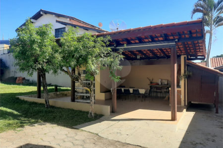 Casa à venda com 3 quartos, sendo 1 suíte, no Centro, Vinhedo, SP