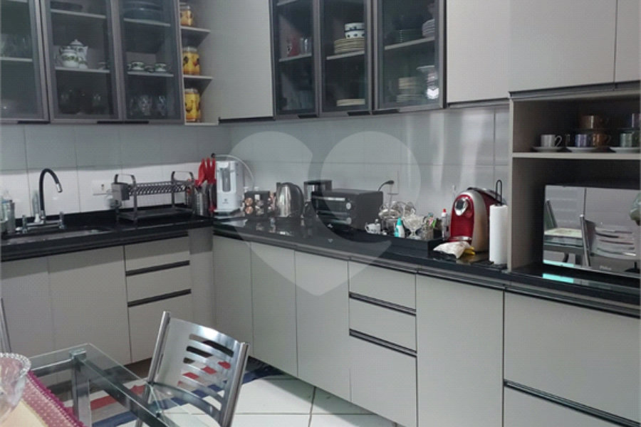 Casa à venda com 3 quartos, sendo 1 suíte, no condomínio Algarve Residencial, São Paulo - SP