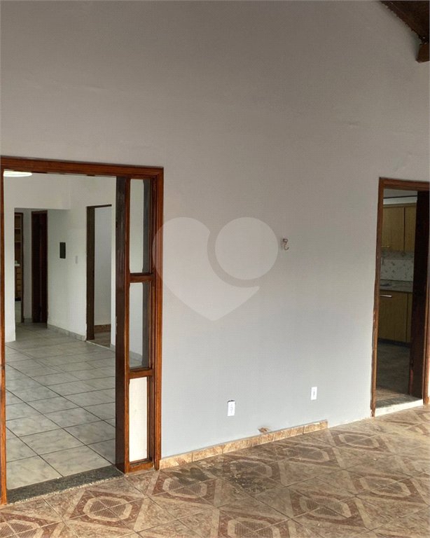 Casa à venda com 3 quartos, sendo 2 suítes, em Parque dos Ipês II, Ponta Porã, MS