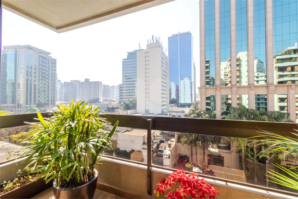 Apartamento à venda com 3 suítes em Itaim Bibi, São Paulo, SP