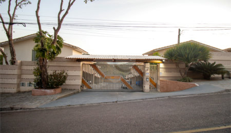 Casa à venda com 3 quartos, sendo 1 suíte,  no condomínio Vilaregio, São Roque - SP