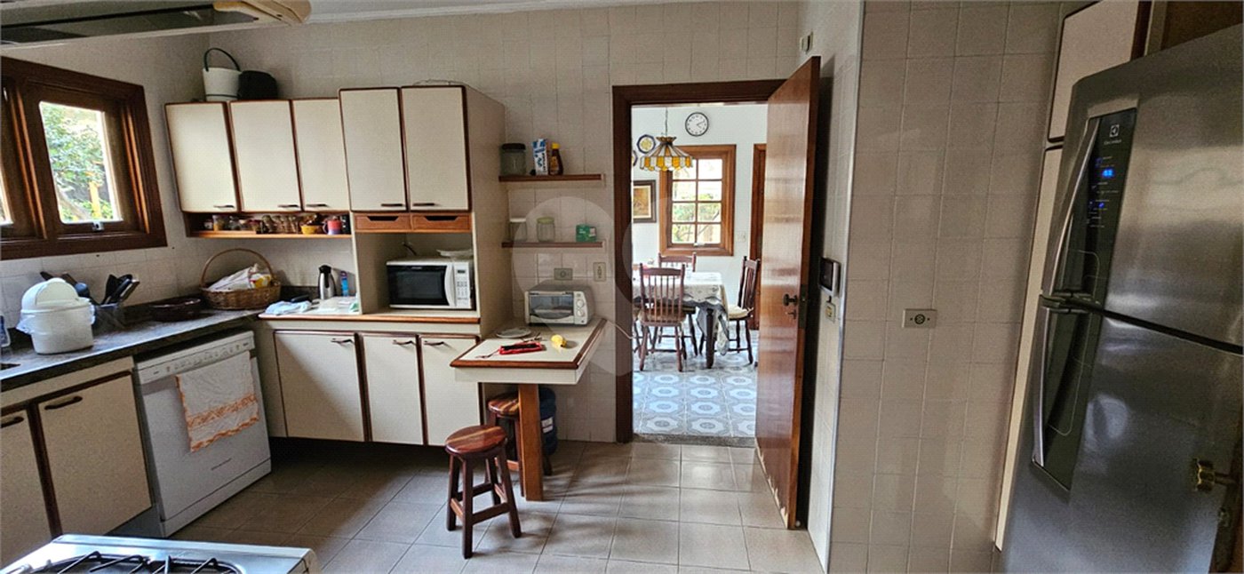 Sobrado à venda ou para alugar com 3 quartos, sendo 1 suíte,  em Indianópolis, São Paulo, SP