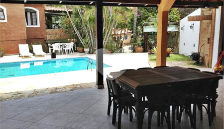 Casa à venda com 4 quartos, sendo 1 suíte,  no condomínio Associação Reserva das Hortênsias, Mairiporã - SP