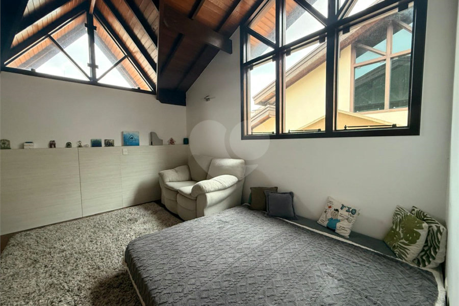 Casa à venda com 4 quartos, sendo 2 suítes, no condomínio Florada da Serra, São Paulo - SP