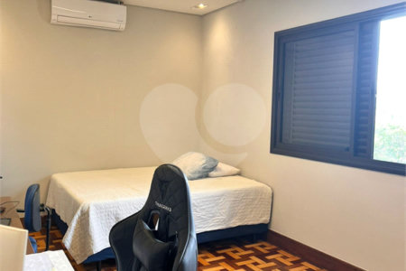 Sobrado à venda com 5 quartos, sendo 2 suítes, em Vila Inah, São Paulo, SP