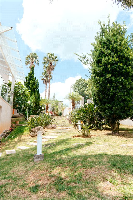 Casa à venda com 5 quartos, sendo 4 suítes, no condomínio Flamboyant, Atibaia - SP