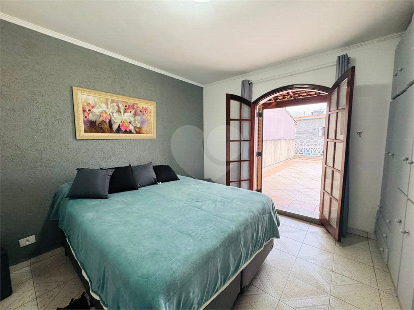 Casa à venda com 4 quartos, sendo 2 suítes, em Parque Santo Antônio, Guarulhos, SP
