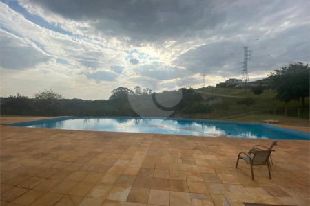 Casa à venda com 3 suítes no condomínio Vale da Santa Fé, Vinhedo - SP
