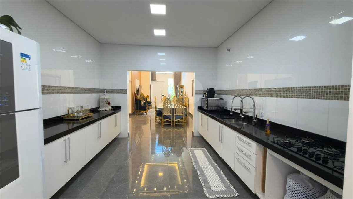 Casa à venda com 3 suítes no condomínio Campos do Conde I e II, Sorocaba - SP