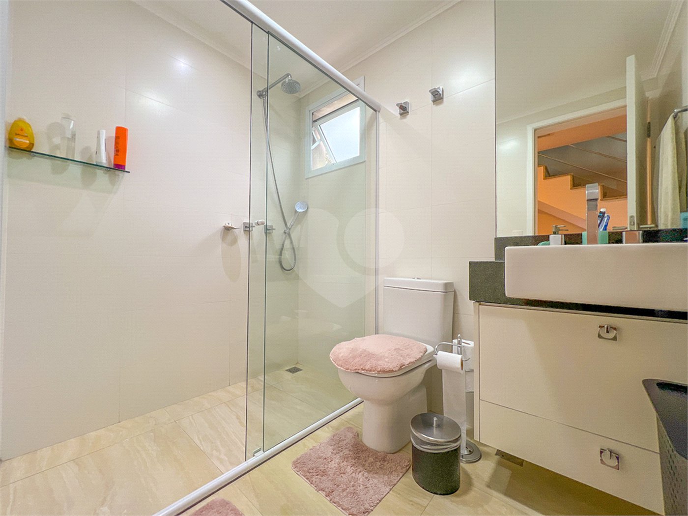 Casa à venda com 4 quartos, sendo 2 suítes,  no condomínio Floradas da Serra, São Paulo - SP