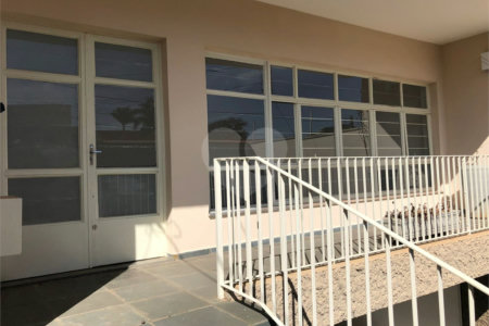 Casa à venda com 4 quartos, sendo 1 suíte,  em Vila Maria, Itapetininga, SP