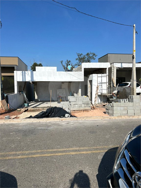 Casa à venda com 4 quartos, sendo 3 suítes,  no condomínio Residencial Reserva dos Jatobás, Louveira - SP